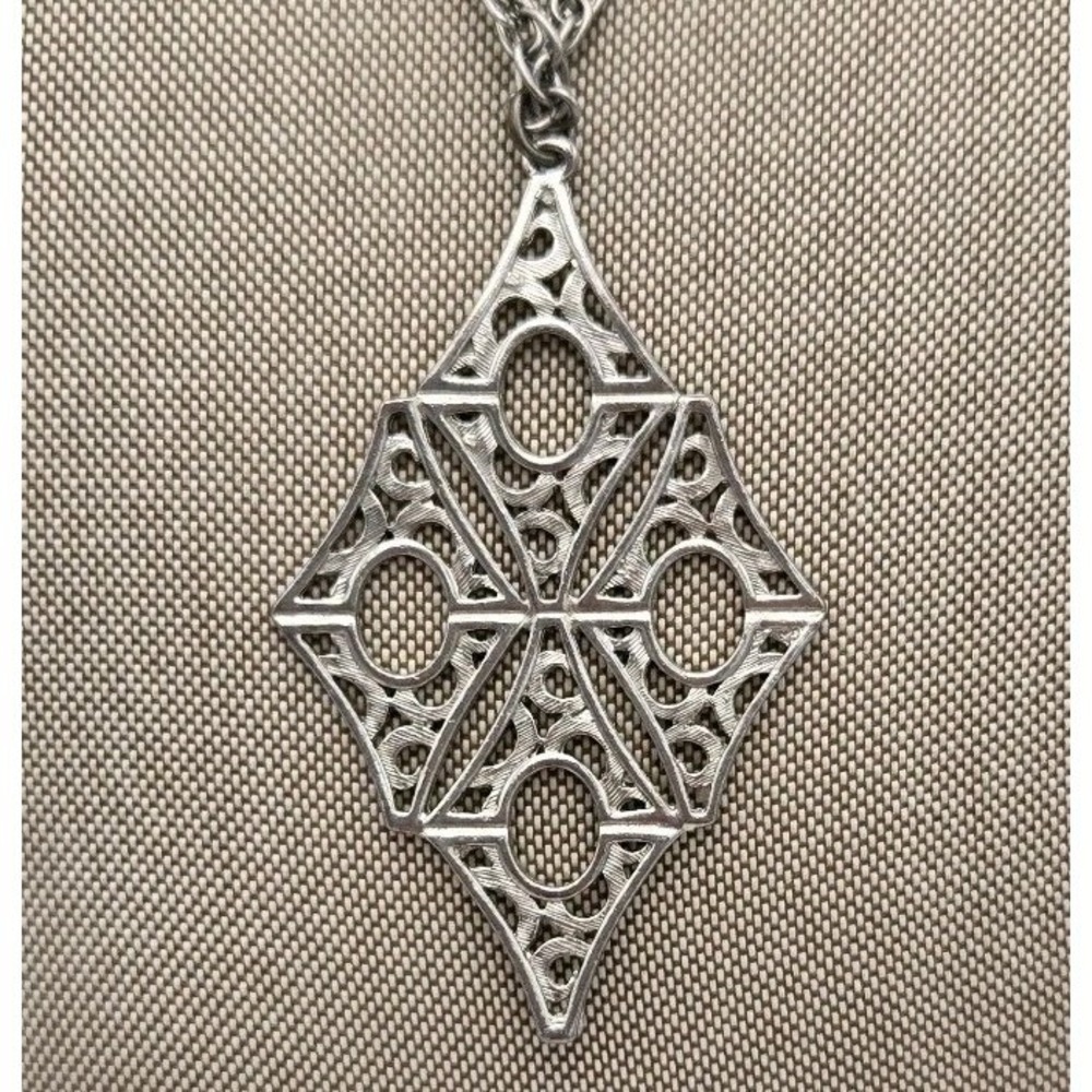 Vintage Silver Tone Large Geometric Diamond Filigree Pendant Rope Chain Necklace